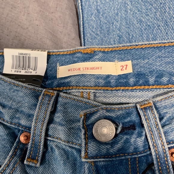 BNWT Levi’s Wedgie Straight Jeans - Picture 4 of 4